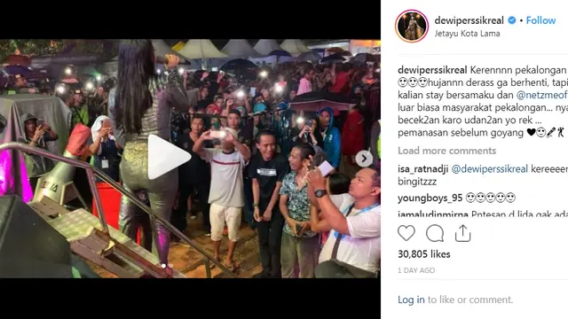 Dewi Perssik (https://www.instagram.com/p/Bug7njMgVWY/)