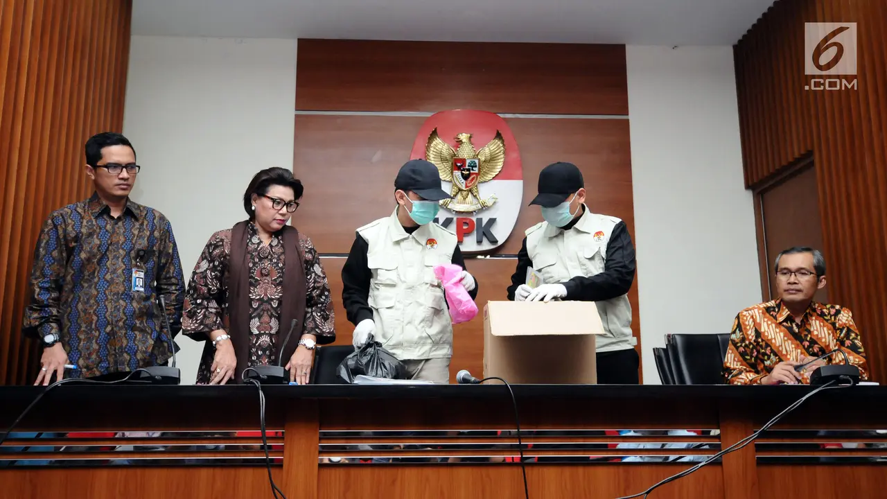 KPK Tunjukkan Barang Bukti OTT Bupati Batubara