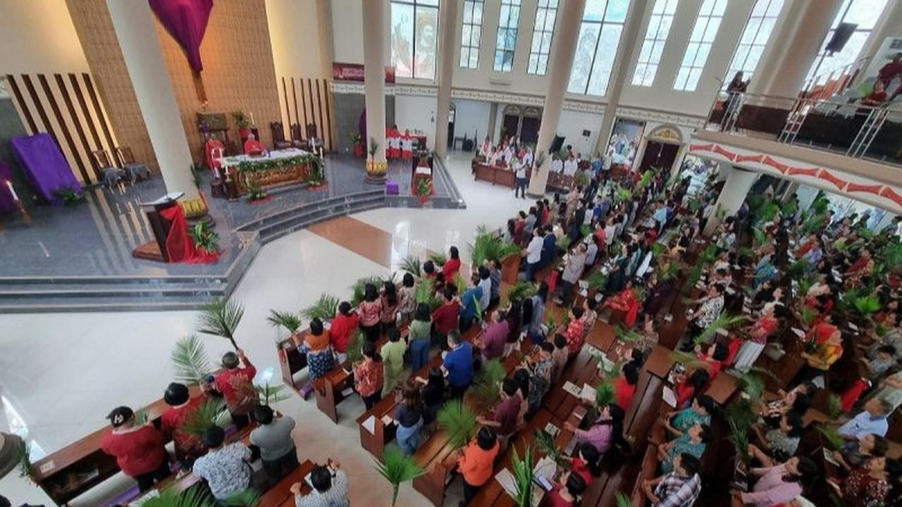 Minggu Palma di Manokwari: Dimulainya Kisah Sengsara Yesus dan Persiapan Pekan Suci Paskah 2025