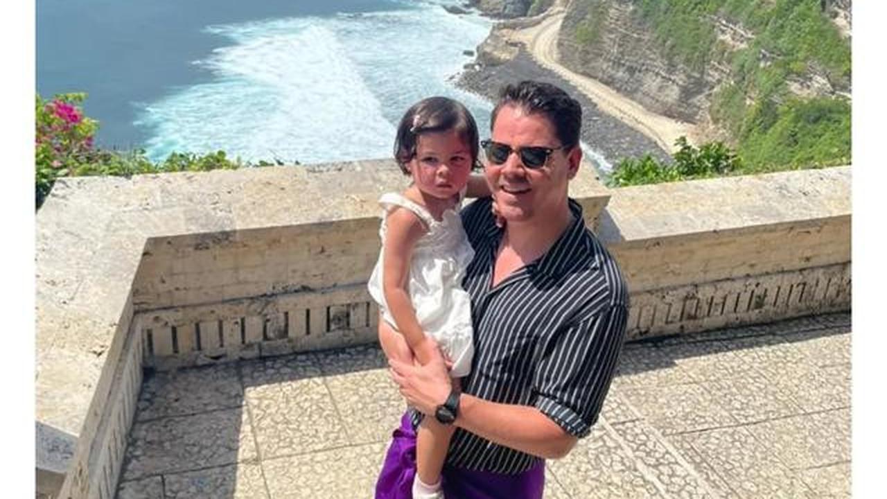5 Potret Gracia Indri Diduga Hamil Anak Kedua, Pamer Baby Bump Liburan di Bali
