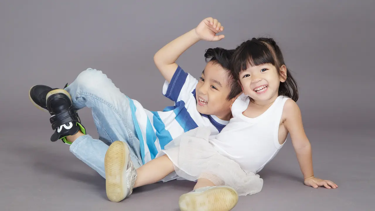 kakak adik