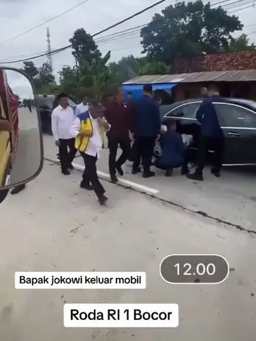 Viral Momen Ban Mobil RI 1 yang Diduga Bocor, Jokowi Jalan Kaki Sapa Warga