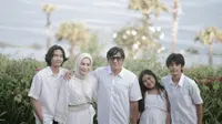 Andre Taulany dan keluarga liburan ke Bali (Sumber: Instagram/erintaulany)