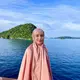 Berada di atas kapal pinisi dengan panorama Raja Ampat yang memukau, suasana Hari Raya terasa begitu hangat, intimate, sekaligus penuh keindahan visual. [@claurakiehl].