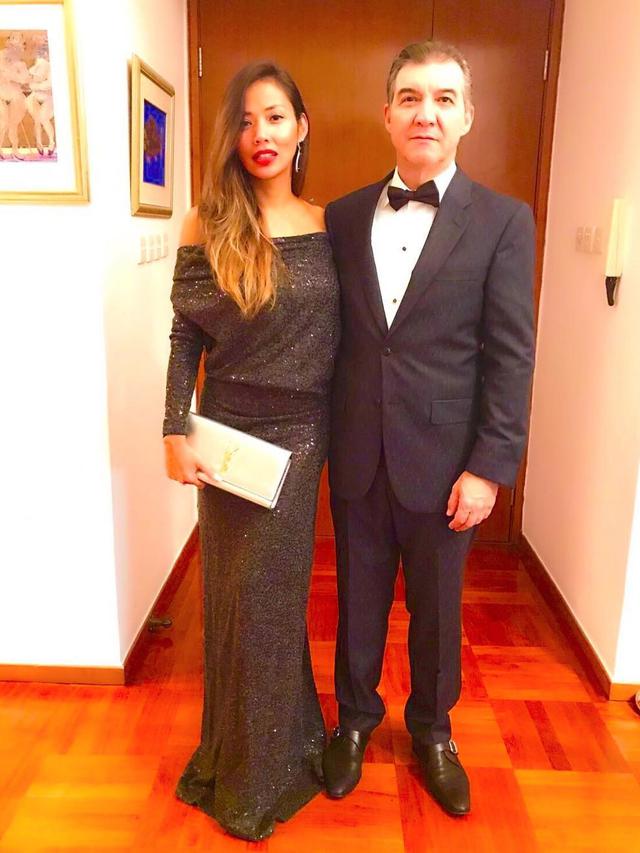 Beda Usia 17 Tahun, Intip 6 Momen Mesra Shanty dan Suami 