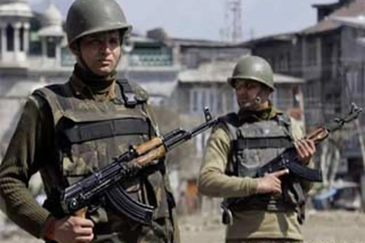 101015bmiliter-india.jpg