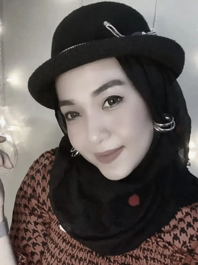 Penyanyi Opie Novianti