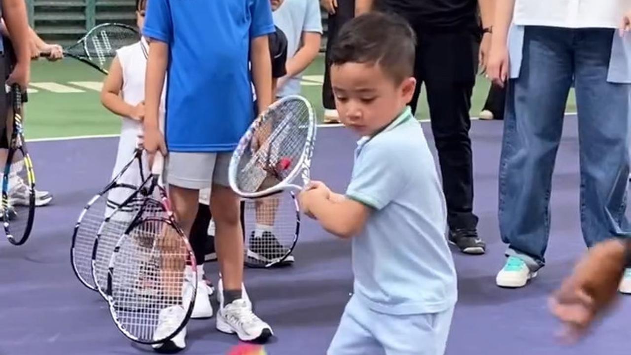 Potret Rayyanza Ikut Latihan Tenis Didampingi Nagita Slavina, Netizen: Produktif Banget