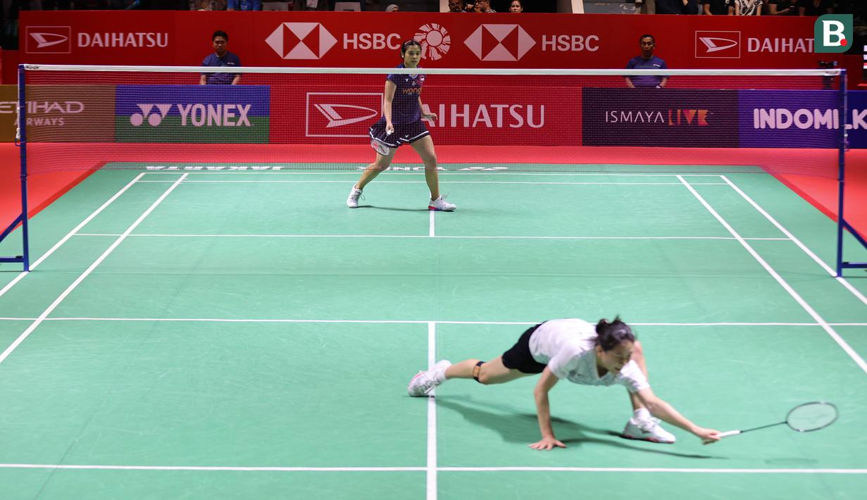 Gregoria Mariska harus bertarung dalam tiga gim pada pertandingan kontra wakil Chinese Taipei, Lin Hsiang Ti, pada 16 besar Indonesia Masters 2025 di Istora Senayan Jakarta, Kamis (23/1/2025). (Bola.com/Abdul Aziz)