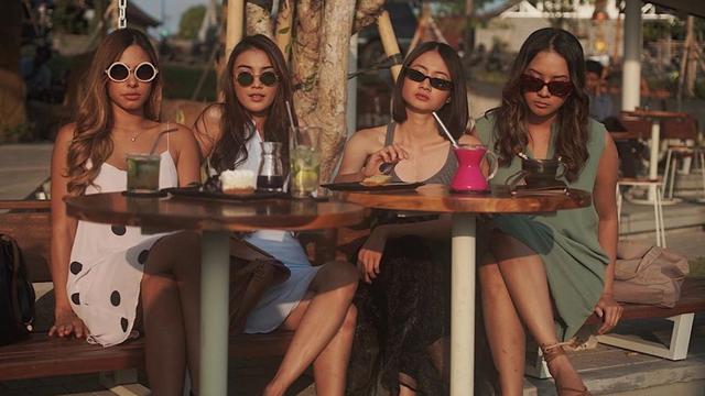 7 Potret Keseruan Pemeran Pretty Little Liars Versi Indonesia Kompak Banget Hot Liputan6 Com