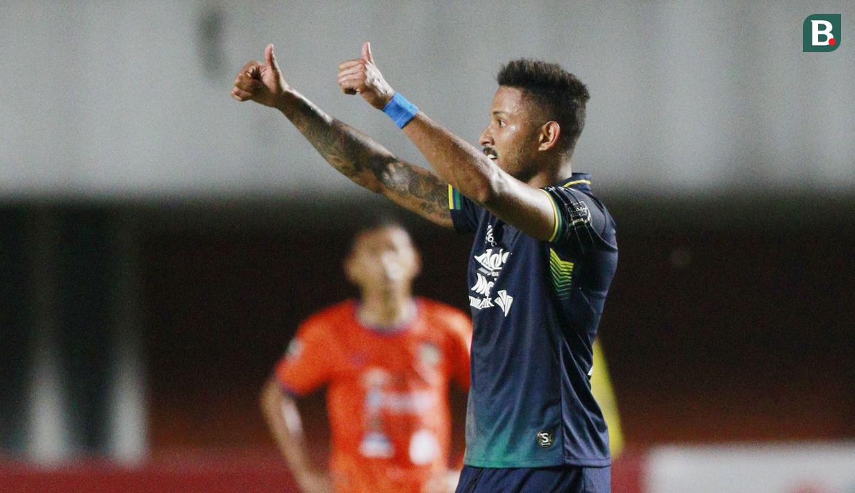 Wander Luiz - Bomber asal Brasil ini cukup handal dalam penguasaan bola dan duel udara. Lini pertahanan Persija harus menjaga ketat striker yang terkenal lincah dan tajam di depan gawang. (Bola.com/M Iqbal Ichsan)