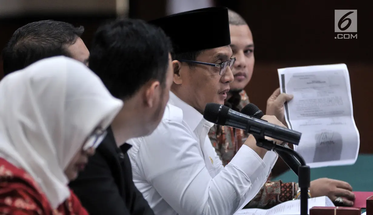 Anggota Komisi III Muhammad Syafi'i memberi keterangan saat mempertanyakan dasar hukum  penahanan Ahmad Dhani atas kasus pelanggaran UU ITE di Pengadilan Tinggi DKI Jakarta, Senin (4/2). (Merdeka.com/Iqbal Nugroho)