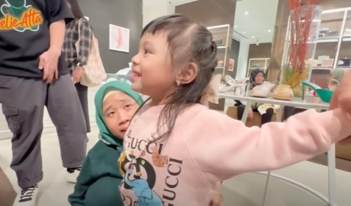 Reaksi Lucu Orang-orang di Sekitar