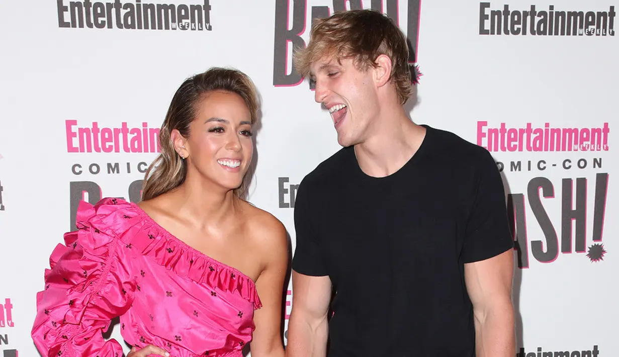 Sementara sang Youtuber terlihat lebih casual dalam acara tersebut. (CHELSEA LAUREN/REX/SHUTTERSTOCK/HollywoodLife)