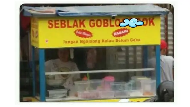 6 Cara Promosi Penjual Seblak Ini Nyeleneh, Bikin Heran