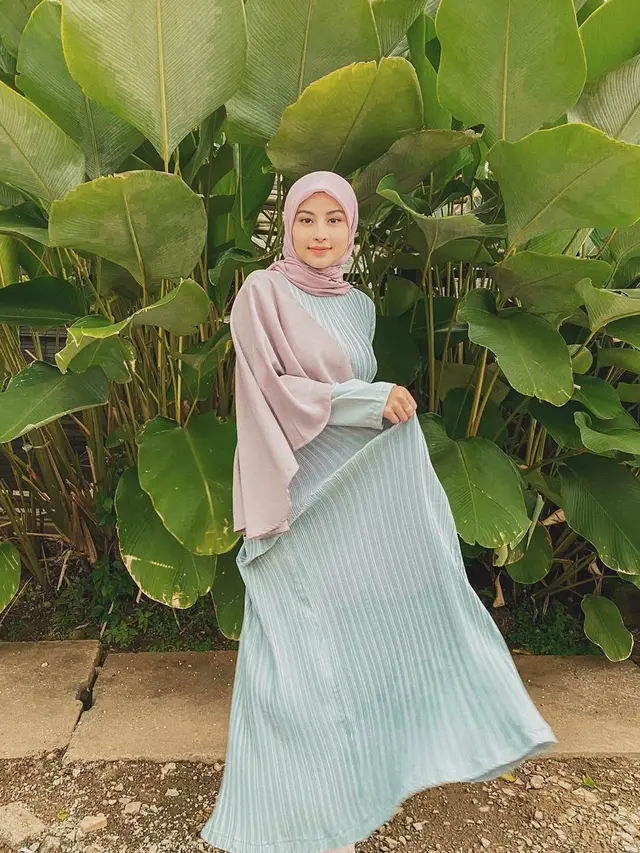 Potret Awkarin kenakan hijab