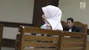 Terdakwa dugaan suap terhadap mantan anggota DPR Bowo Sidik Pangarso terkait kerja sama bidang pelayaran, Asty Winasti saat sidang pembacaan tuntutan di Pengadilan Tipikor, Jakarta, Rabu (7/8/2019). Asty dituntut 2 tahun penjara dan denda Rp 100 juta. (Liputan6.com/Helmi Fithriansyah)