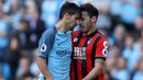 Pemain Manchester City, Nolito (kiri), bersitegang dengan pemain Bournemouth, Adam Smith, dalam laga pekan kelima Premier League di Stadion Etihad, Sabtu (17/9/2016) malam WIB. (Reuters/Phil Noble)