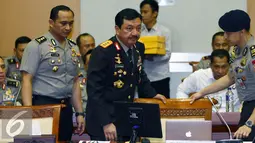 Komjen Pol Budi Gunawan saat menghadiri uji kepatutan dan kelayakan sebagai calon Kepala BIN, dengan Komisi I DPR, di Jakarta, Rabu (7/9). Budi Gunawan merupakan Calon tunggal yang di tunjuk oleh Jokowi sebagai Kepala BIN. (Liputan6.com/Johan Tallo)