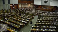 Suasana Rapat Paripurna penutupan masa sidang II di Gedung Perlemen, Jakarta, Kamis (15/12). Dalam Paripurna penutupan masa sidang tersebut, membahas Tujuh Agenda yang salah satunya dibahas Badan Legislasi (Baleg) DPR. (Liputan6.com/Johan Tallo)