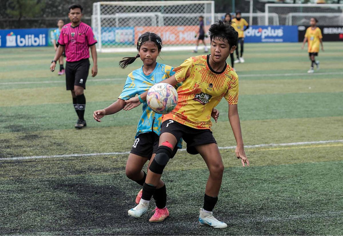 FOTO: Keseruan Murid SD Bermain Bola saat MilkLife Soccer Challenge-Jakarta 2025