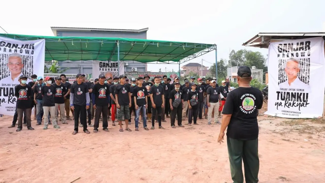 Dukungan untuk calon presiden Ganjar Pranowo terus mengalir dari berbagai kalangan masyarakat di seluruh Indonesia. Pada Minggu (15/10/2023), sukarelawan Petani Tebu Bersatu (Petebu) Dukung Ganjar bersama pengrajin tahu tempe di Palembang menyatakan siap