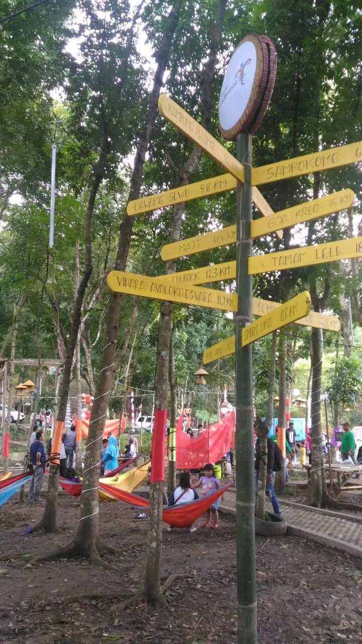 Hammock, salah satu fasilitas yang banyak diminati pengunjung Pasar Semarangan. (foto: Liputan6.com / felek wahyu)