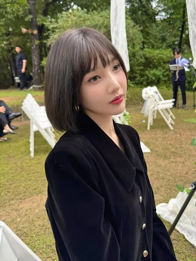 Joy Red Velvet hadir di pernikahan adiknya dengan tampilan yang fresh. [@_imyour_joy]