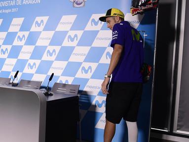 Pebalap Movistar Yamaha, Valentino Rossi, menghadiri jumpa pers jelang GP Aragon di Alcaniz, Aragon, Kamis (21/9/2017). Rossi dinyatakan lolos tes medis untuk mengikuti balapan MotoGP Aragon. (AFP/Javier Soriano)