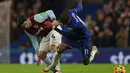 Di babak kedua, The Blues bangkit dan meningkatkan intensitas serangan. (Adrian Dennis/AFP)