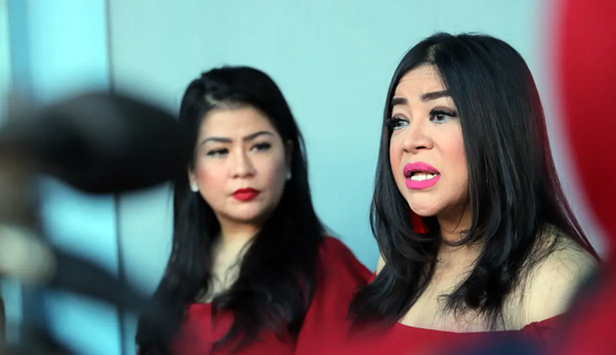 Penyanyi dangdut 41 tahun itu juga sudah tidak lagi mengetahui kondisi putrinya sekarang. Ditambah lagi ibu dan anak tersebut sudah tidak ada komunikasi lagi. (Deki Prayoga/Bintang.com)