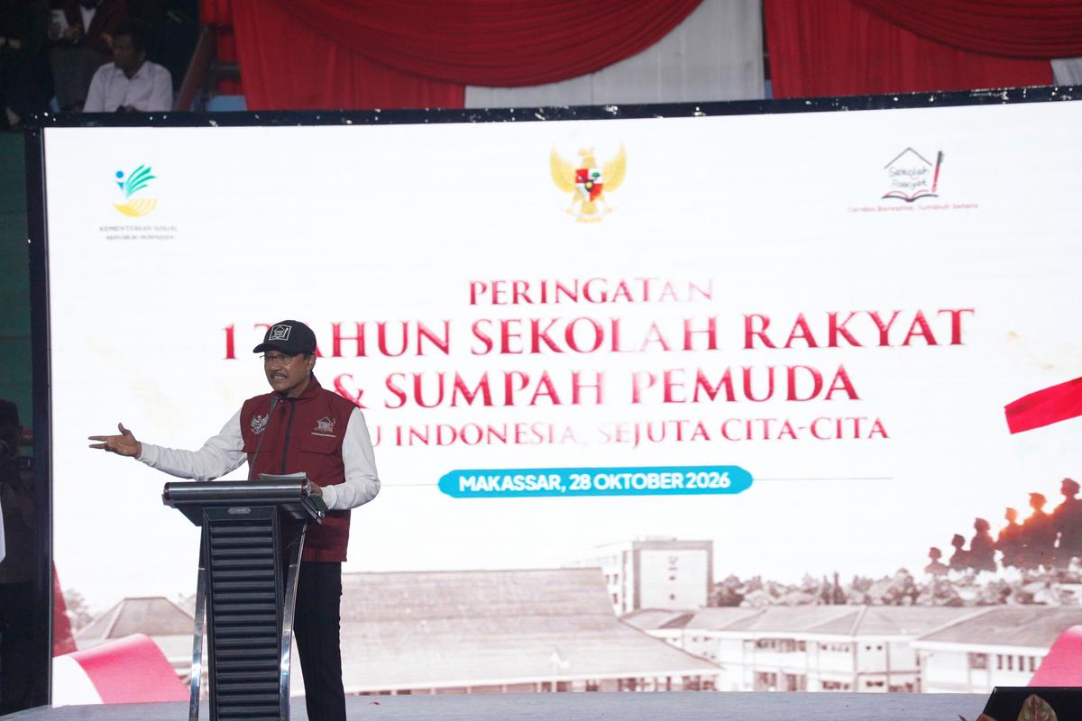 Mensos Gus Ipul memperingati satu satun Sekolah Rakyat di GOR Sudiang, Makassar, Rabu (28/10). (merdeka.com/Ihwan Fajar).