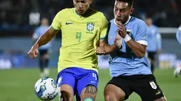 Uruguay berhasil meraih kemenangan dengan skor 2-0 atas Brasil. (AP Photo/Santiago Mazzarovich)