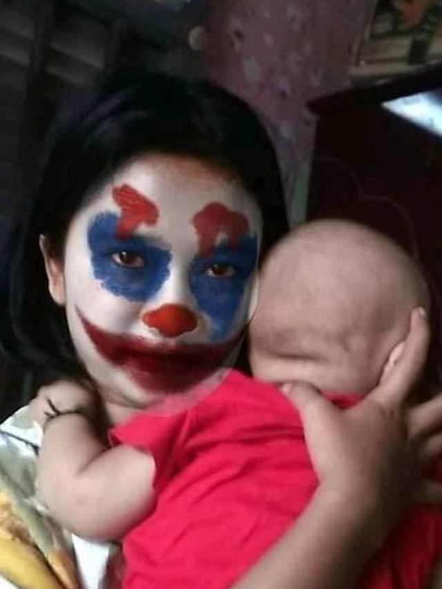 Bikin Tepuk Jidat, 6 Kelakuan Emak-Emak Kalau Lagi di Rumah