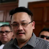 Ditemui di Pengadilan Agama Jakarta Selatan, Selasa (20/10/2015), kuasa hukum Farhat Abbas, Vidy Galenso Syarief menampik kabar yang mengatakan jika kliennya tersebut jatuh miskin. (Andy Masela/Bintang.com)