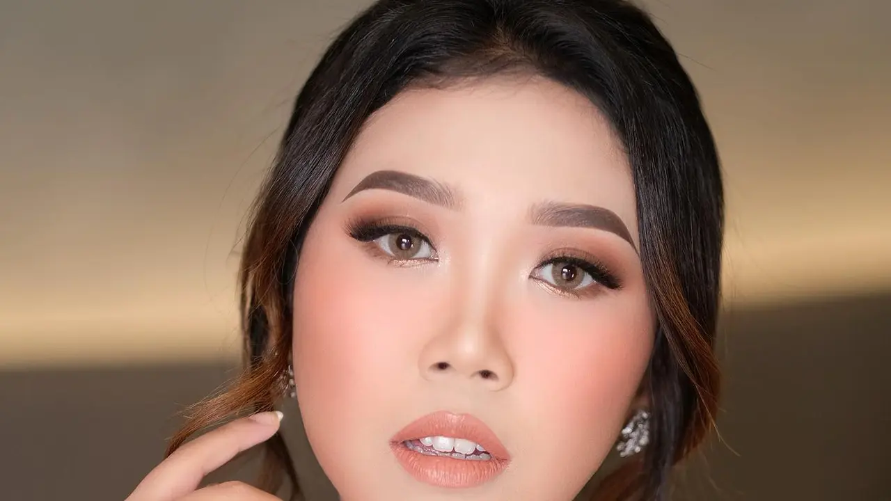 6 Potret Kiky Saputri Pakai Gaun Off Shoulder Ini Bikin Pangling