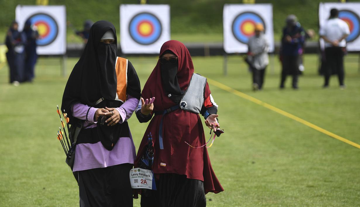 Peserta saat mengikuti eksibisi nomor Barebow dalam Seleksi Nasional (Seleknas) Pengurus Besar Persatuan Panahan Indonesia (PB Perpani) di Lapangan Panahan, Gelora Bung Karno, Senayan, Jakarta, Rabu (8/3/2023). Barebow menjadi cabang yang cukup diminati saat ini baik di Tanah Air maupun negara-negara lain. (Dok. PB Perpani)