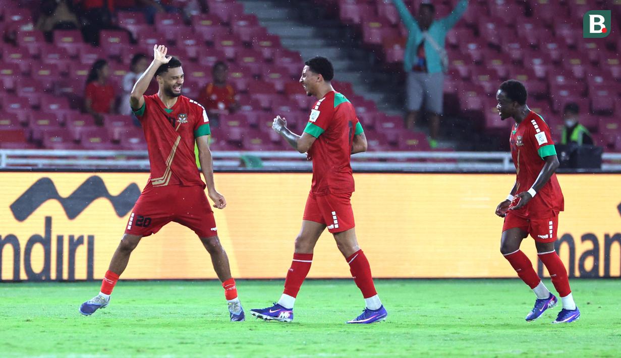 Para pemain Timnas St Kitts and Nevis merayakan gol yang dicetak oleh Kyle Kelly (kiri) ke gawang Kepulauan Solomon dalam laga perebutan peringkat ketiga FIFA Series 2026 di Stadion Utama Gelora Bung Karno, SUGBK, Senayan, Jakarta, Senin (30/03/2026). (Bola.com/M Iqbal Ichsan)