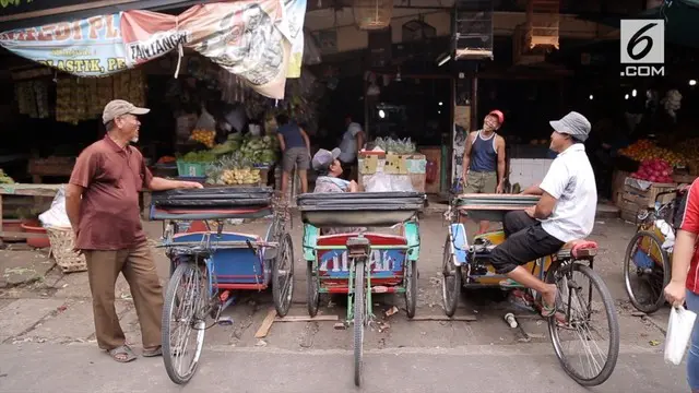 VIDEO: Kakek Darmidi, 30 Tahun Mengayuh Becak di Jakarta