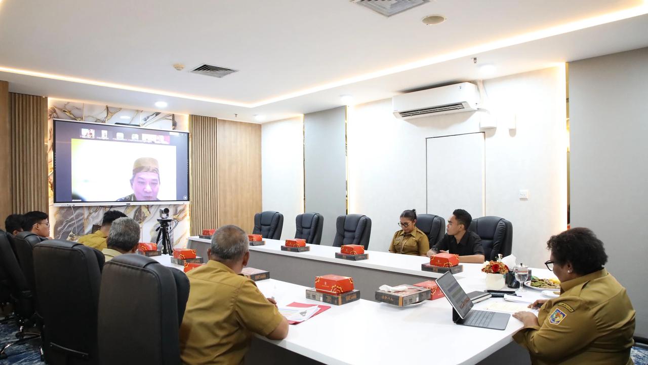 Wamendagri Ribka Haluk saat memimpin rapat percepatan penyaluran dana Otonomi Khusus Papua