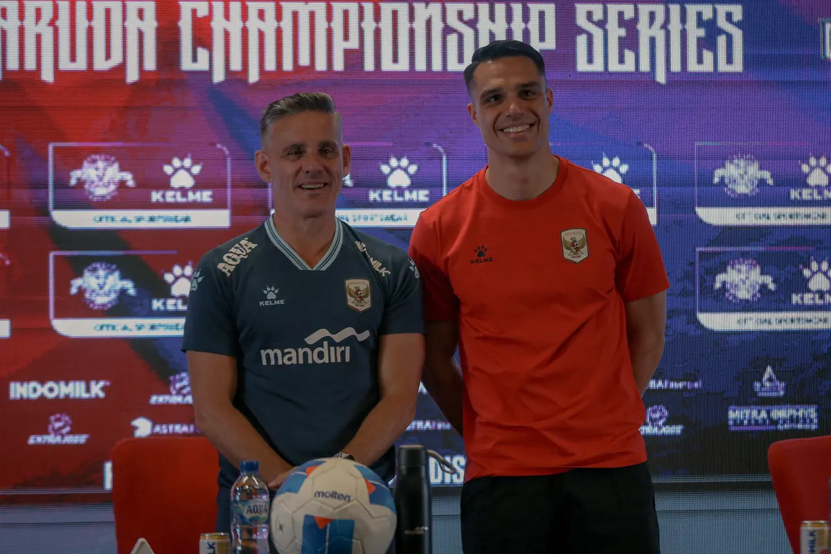 Joey Pelupessy dan John Herdman