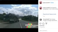 Sukses menyedot perhatian media sosial, truk oleng kembali terjadi di jalan, seperti dilansir akun Instagram @agoez_bandz4, Selasa (16/6/2020).