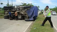 Truk Hantam Angkot di Puncak Bogor, 3 Tewas