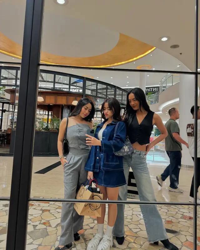 Pertemanannya dinilai tulus, ini 6 momen Fuji dan Erika Carlina rayakan ulang tahun Rachel Vennya