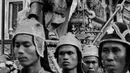 Proses iring-iringan Bhumibol Adulyadej saat upacara penobatan sebagai Raja Thailand di Bangkok, Thailand pada 5 Mei 1950. (AFP PHOTO)