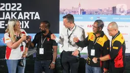 DHL bekerja sama dengan tim DHL Motorsports melalui solusi logistik end-to-end pengiriman motorsport elektrik untuk Kejuaraan Dunia pertama di Indonesia. DHL mengirimkan mobil balap, baterai dan unit pengisian daya, serta peralatan media dan penyiaran ke Jakarta. (Liputan6.com/Pool/DHL)