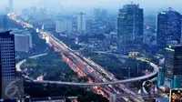 Pemandangan Simpang Susun Semanggi pada sore hari, Jakarta, Rabu (26/4). Masih banyak pernak-pernik yang belum terpasang di Simpang Susun Semanggi seperti lampu dan pembatas jalan. (Liputan6.com/Angga Yuniar)