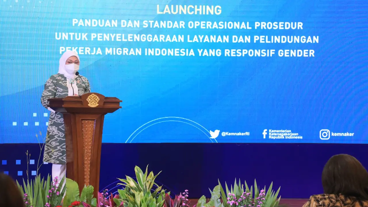 Menaker Ida Fauziyah dalam peluncuran buku Panduan Teknis Penyelenggaraan Layanan dan Pelindungan Pekerja Migran Indonesia (PMI) yang Responsif Gender di Jakarta