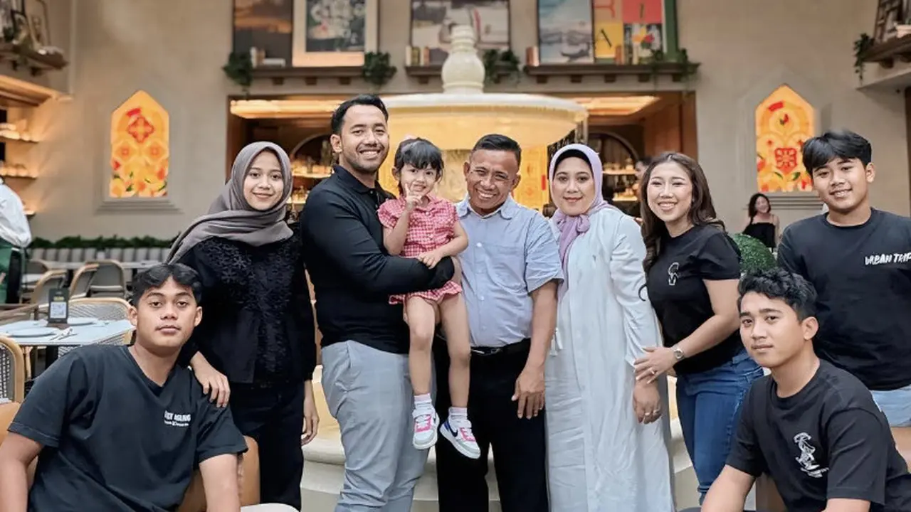 Potret keluarga Kiky Saputri (Sumber: Instagram/kikysaputrii)