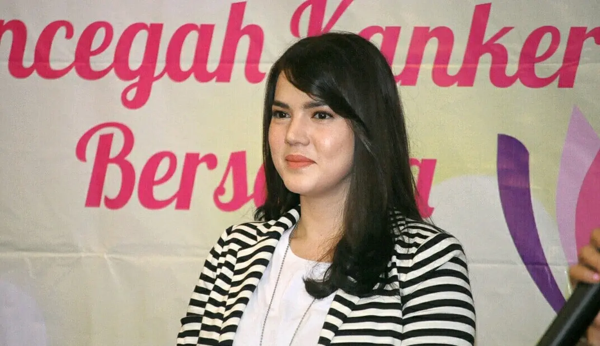 "Saya menganjurkan orang untuk vaksin. Kalau sudah kena agak susah. Apa yang bisa kita cegah, ya kita cegah," kata Alice Norin ditemui di Kantor Walikota Jakarta Sel, Prapanca, Kebayoran Baru, Jakarta Selatan, Senin (28/8). (Adrian Putra/Bintang.com)